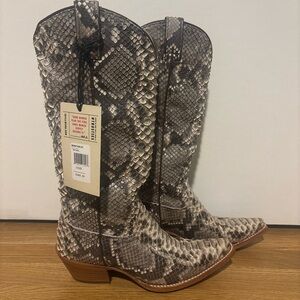 IDYLLWIND WOMEN'S 9 B NATURAL PYTHON SLAY COWBOY BOOTS SNIP TOE